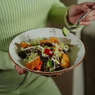 Cómo planificar comidas equilibradas para personas mayores